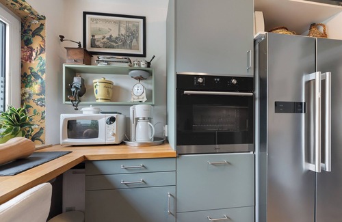 Urbar Apartment | Apartment 'Rheinblick Am Rheinsteig' with Mountain View, Wi-Fi and Air Conditioning