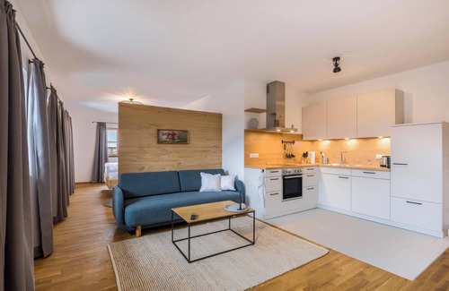 Gilching Apartment | Apartment 'Rosa' at the Schloegelhof with Wi-Fi & Balcony