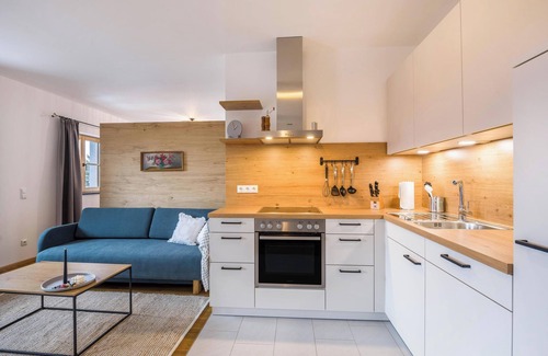 Gilching Apartment | Apartment 'Rosa' at the Schloegelhof with Wi-Fi & Balcony