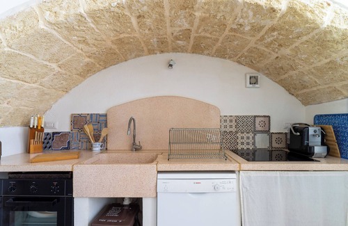 Ugento Apartment | Apartment 'Sala Del Camino' with Private Terrace, Wi-Fi and Air Conditioning