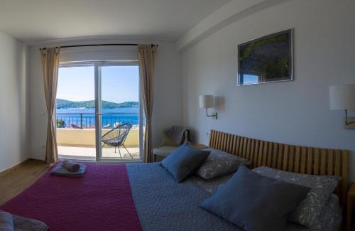 Vis Apartment | Apartment Sandra (2+2) with a breathtaking view