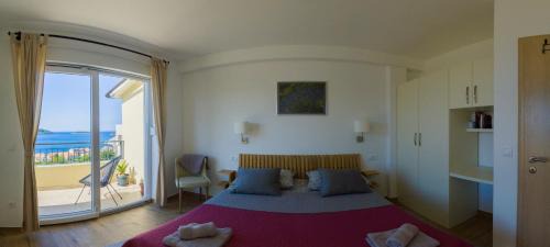 Vis Apartment | Apartment Sandra (2+2) with a breathtaking view