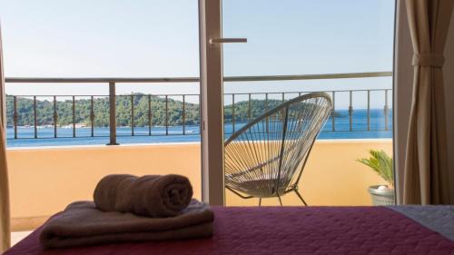 Vis Apartment | Apartment Sandra (2+2) with a breathtaking view