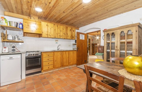 Gargalla House | Apartment 'Sant Grau 2' with Mountain Views, Shared Pool and Wi-Fi