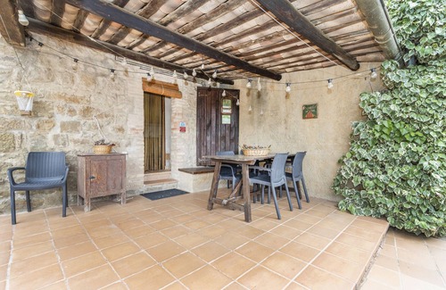 Gargalla House | Apartment 'Sant Grau 2' with Mountain Views, Shared Pool and Wi-Fi