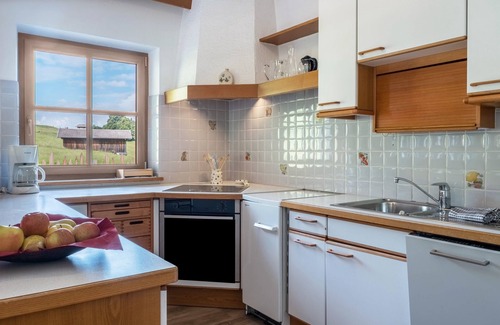 Fie allo Sciliar Apartment | Apartment "Schlosshof Rotkäppchen" with Mountain View, Private Garden & Wi-Fi