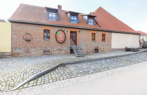 Naumburg Apartment | Apartment "Schlag Wohnung 2" with Wi-Fi, Terrace & Garden