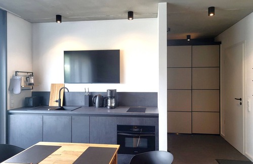 Muldestausee Apartment | Apartment 'Schlossterrassen 8a' with private terrace, shared garden and Wi-Fi