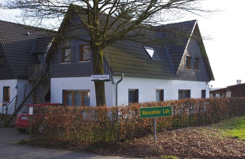 Roensahl Apartment | Apartment 'Schmitzebrinks Ferienwohnung' with Shared Garden and Wi-Fi