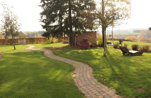Roensahl Apartment | Apartment 'Schmitzebrinks Ferienwohnung' with Shared Garden and Wi-Fi