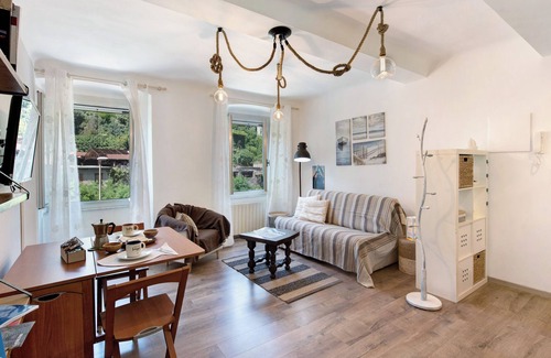Voltri Apartment | Apartment 'Sea la Vie' with Sea View, Wi-Fi and Air Conditioning