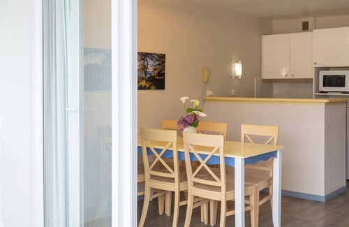 Treboul Apartment | Apartment 'Sea View on the Beach' with Sea View, Shared Pool and Wi-Fi