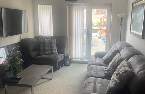 Salford Apartment | Apartment Sleeps 4 With Free Parking