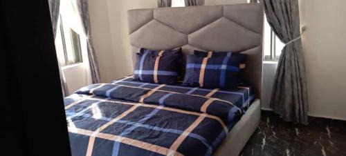 Asaba Apartment | Apartment Sleeps 4 with Free Parking