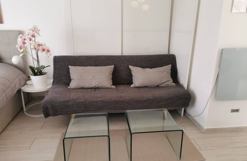 Civitavecchia Apartment | Apartment - Sleeps 2 - Parking - 5Min To La Frasca