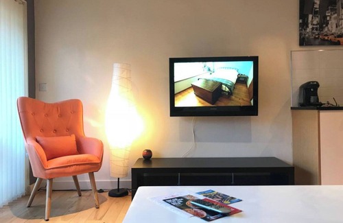 Hull Old Town Apartment | Apartment-sleeps4-balcony-parking-petsok