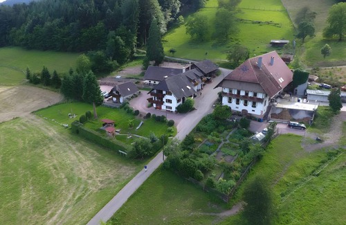 Seelbach Apartment | Apartment 'Sonnenschein, 80qm' with Mountain View, Shared Garden and Wi-Fi