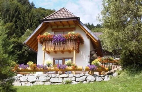 Seelbach Apartment | Apartment 'Sonnenschein, 80qm' with Mountain View, Shared Garden and Wi-Fi