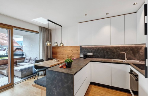 Pfalzen Apartment | Apartment 'Sonnlicht' with Mountain View, Private Terrace and Wi-Fi