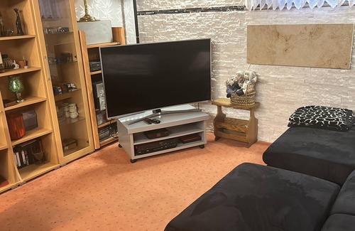 Baunatal Apartment | Apartment 'Souterrainwohnung Zum Leiselsee' with Shared Garden and Wi-Fi