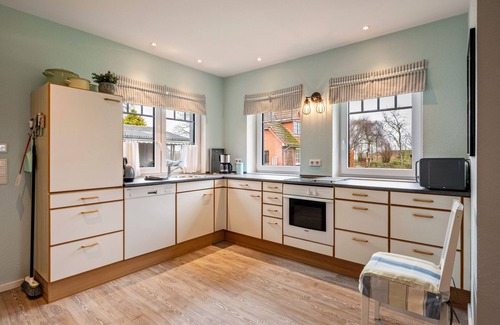 Leck Apartment | Apartment 'Steensen' with Private Terrace, Private Garden and Wi-Fi