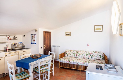 Grosseto Apartment | Apartment 'Stefano' with Shared Garden, Wi-Fi and Air Conditioning
