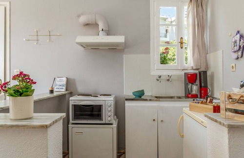 Steniai Apartment | Apartment "Stenies' Nook Family Home" with Sea View, Shared Garden & Wi-Fi