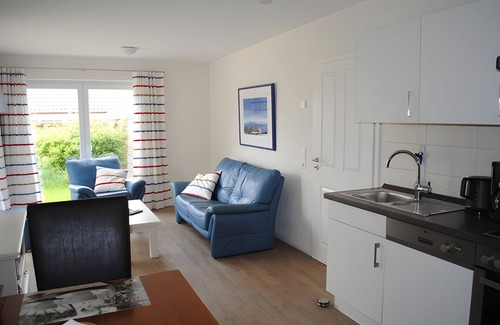 Breklum Apartment | Apartment 'Stine' with Shared Terrace, Shared Garden and Wi-Fi