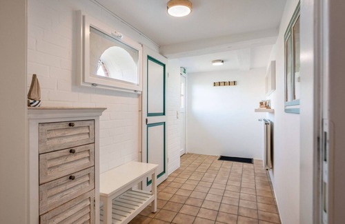 Westerhever Apartment | Apartment 'Strandläufer' with Shared Terrace and Shared Garden