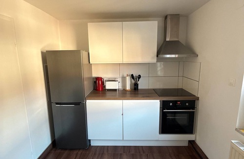 Legelshurst Apartment | Apartment 'Strasbourg' with Wi-Fi