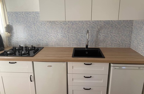 Belcodene Apartment | Apartment/studio, 2/3 people, with swimming pool between Aix and Marseille, quiet