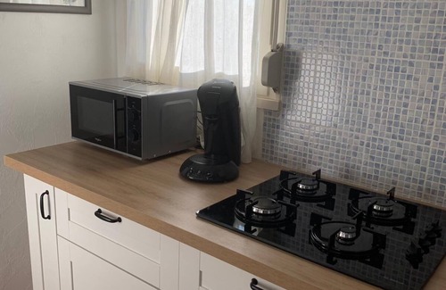 Belcodene Apartment | Apartment/studio, 2/3 people, with swimming pool between Aix and Marseille, quiet