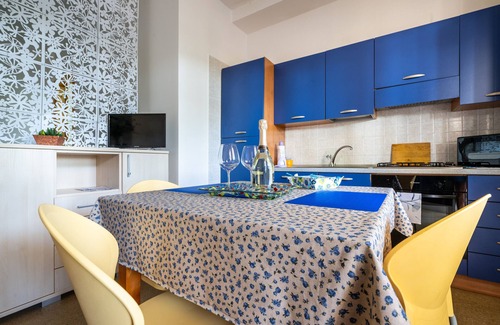 Conca Specchiulla Apartment | Apartment-studio 'Blu Mare' with Shared Garden, Wi-Fi and Air Conditioning