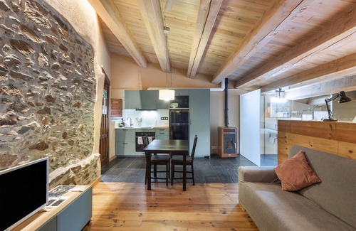 Fogars de Montclus Apartment | Apartment 'Suite 2' with Mountain View, Wi-Fi and Air Conditioning