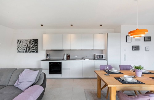 Limburg an der Lahn Apartment | Apartment 'Suite Marienborn' with Mountain View, Private Terrace and Air Conditioning