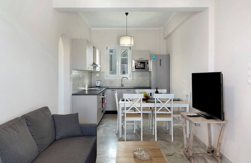 Kini Apartment | Apartment 'Sunset Realty' with Shared Terrace, Wi-Fi and Air Conditioning