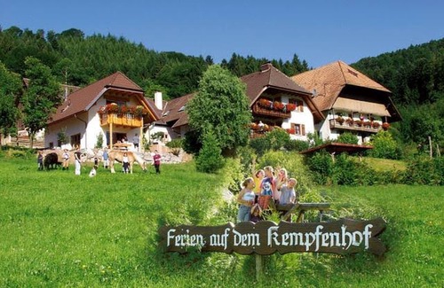Seelbach Apartment | Apartment 'Talblick, 90qm' with Mountain View, Shared Garden and Wi-Fi