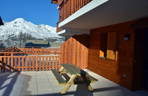 La Joue du Loup Apartment | Apartment Terrace - Ski slopes 3 minutes walk away - 3 rooms for 6 people 40 m2