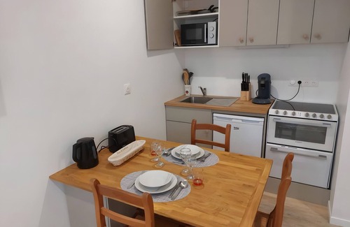 Morgat Apartment | Apartment 'Terrasse - Morgat Plage' with Private Terrace and Wi-Fi