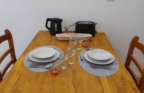 Morgat Apartment | Apartment 'Terrasse - Morgat Plage' with Private Terrace and Wi-Fi