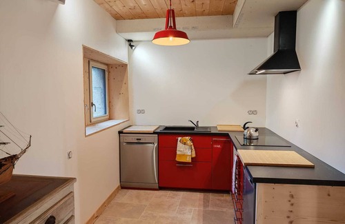 Plouhinec House | Apartment 'Tetris Et Tampa' with Private Terrace, Shared Garden and Wi-Fi