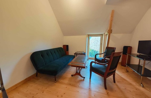 Plouhinec House | Apartment 'Tetris Et Tampa' with Private Terrace, Shared Garden and Wi-Fi