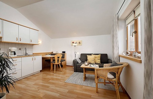 Schenna Apartment | Apartment "Texelblick Rainegg" with Mountain View, Wi-Fi, Garden & Balcony