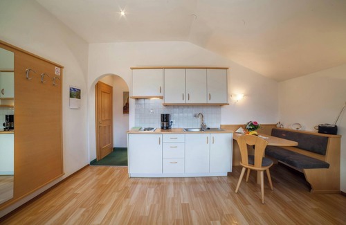 Schenna Apartment | Apartment "Texelblick Rainegg" with Mountain View, Wi-Fi, Garden & Balcony