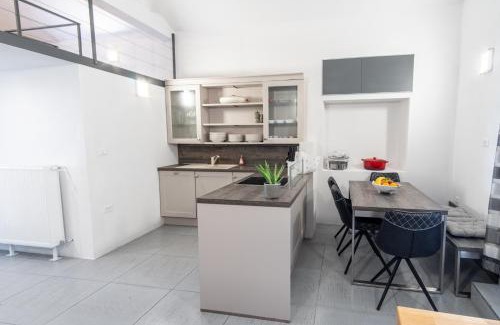 Tomaj Apartment | Apartment THE VIEW HerMes arT