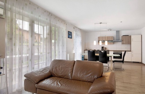 Deffingen Apartment | Apartment 'Thea' with Private Terrace, Private Garden and Wi-Fi