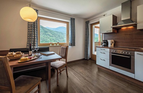 Feldthurns Apartment | Apartment "Toni Stefan" with Mountain View, Shared Sauna, Wi-Fi & Private Terrace