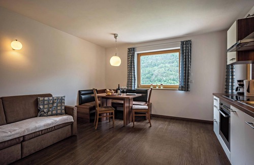 Feldthurns Apartment | Apartment "Toni Stefan" with Mountain View, Shared Sauna, Wi-Fi & Private Terrace
