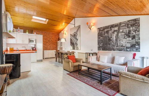 Tremp Apartment | Apartment 'Tremp' with Mountain View, Wi-Fi and Air Conditioning
