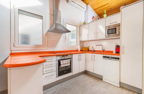 Tremp Apartment | Apartment 'Tremp' with Mountain View, Wi-Fi and Air Conditioning